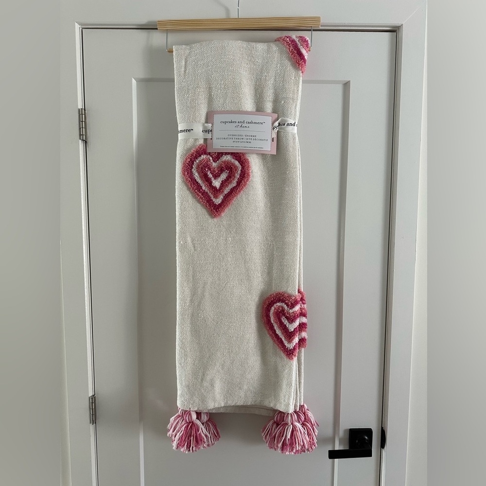 Cupcakes and Cashmere Oversized Heart Decorative Throw Blanket 50” x 70”